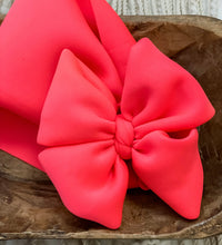 Load image into Gallery viewer, Neon coral scuba bow